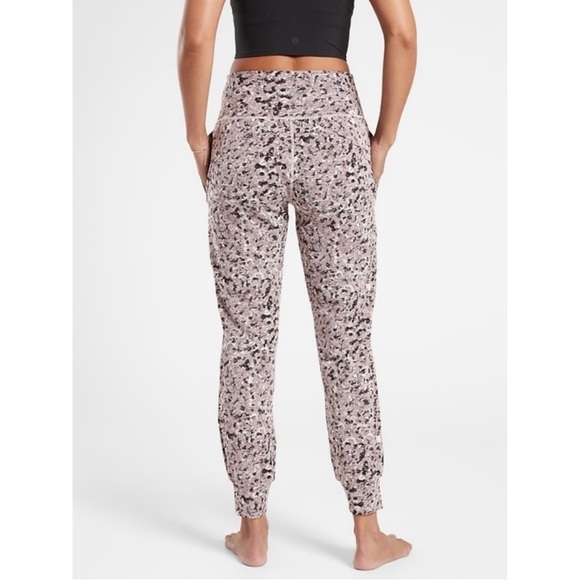 Athleta Salutation Textured Jogger in Meadow Decadent Chocolate - Picture 3 of 11